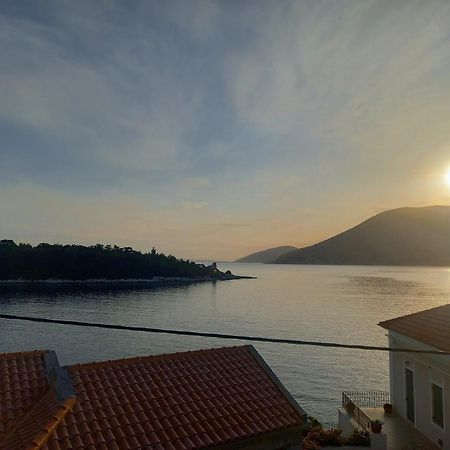 Sonia'S Apartment In Fiscardo Waterfront 费斯卡尔德宏 外观 照片