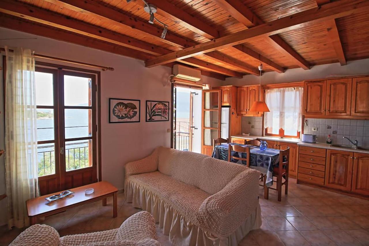 Sonia'S Apartment In Fiscardo Waterfront 费斯卡尔德宏 外观 照片